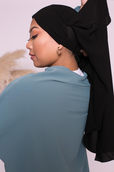 Hijab bereit, schwarze Medina-Seide zu binden