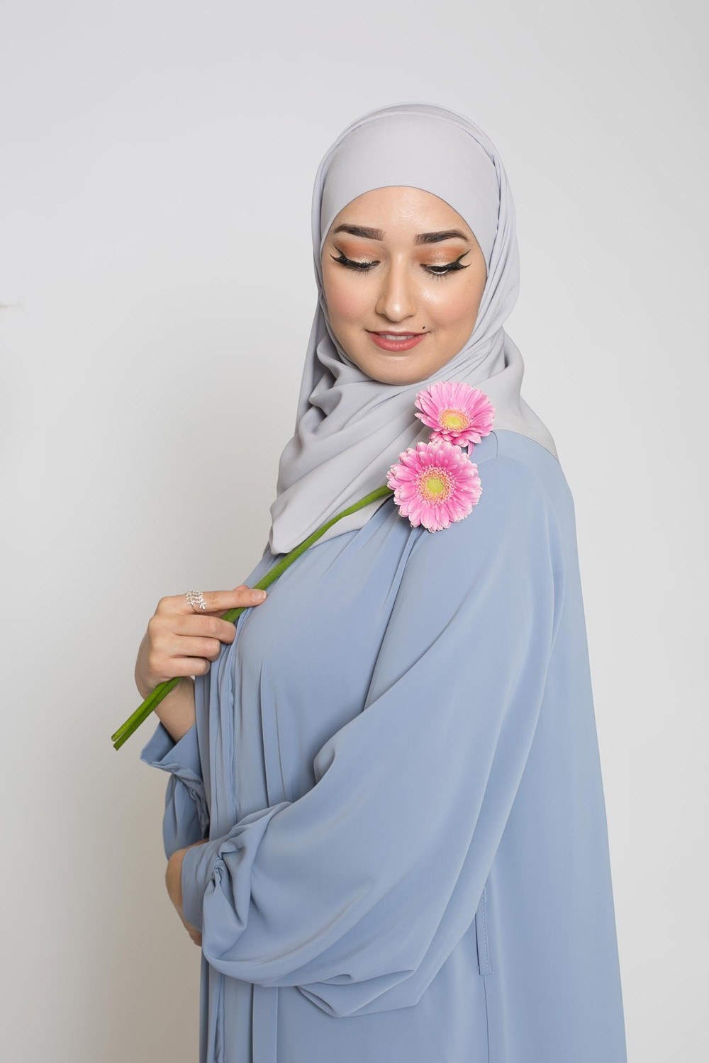 Hijab prêt à nouer soie de médine gris clair