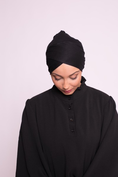 Bonnet croisé à nouer noir sous hijab 
