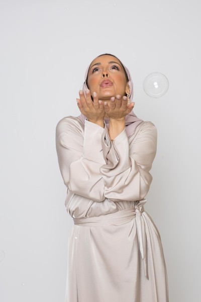 Abaya luxery satiné nude boutique hijab classe pour femme musulmane