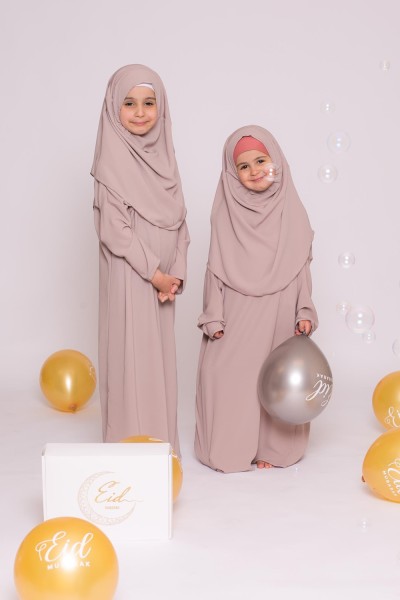 Robe enfant hijab intégré soie de médine taupe clair
