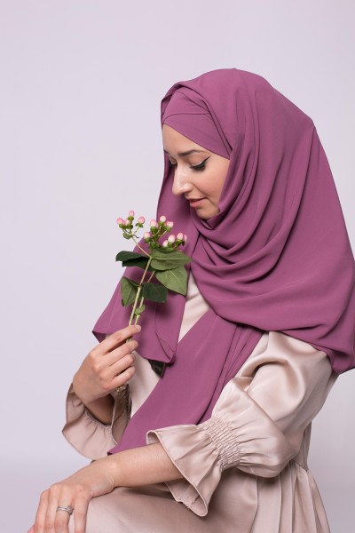 Hijab crossed to tie medina silk dark flushia