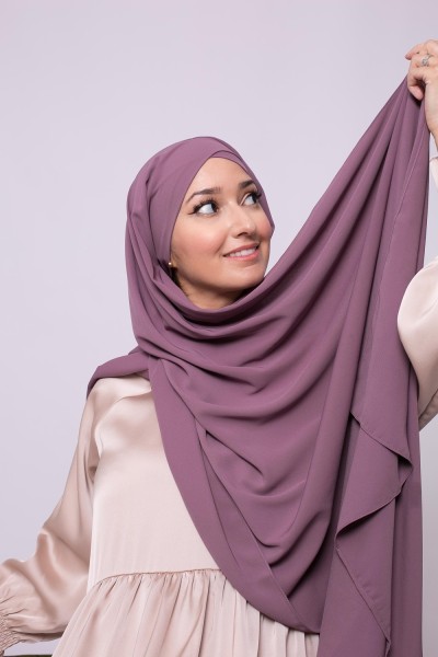 Hijab croisé à nouer soie de médine lilas foncé