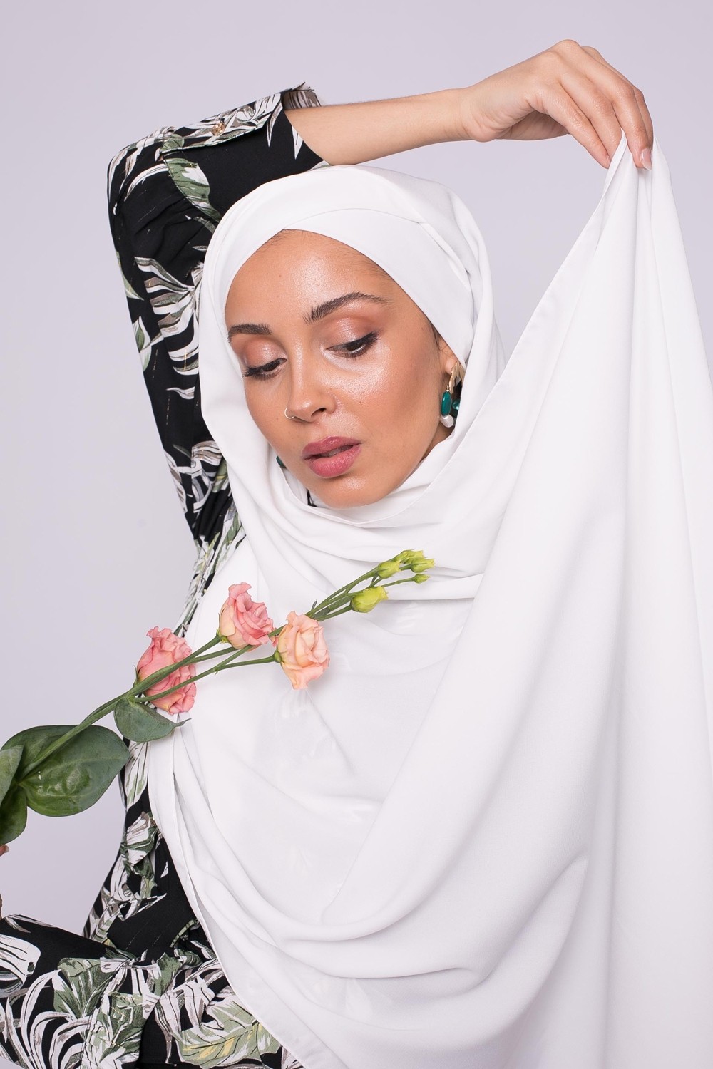 Crossover hijab to tie off-white medina silk