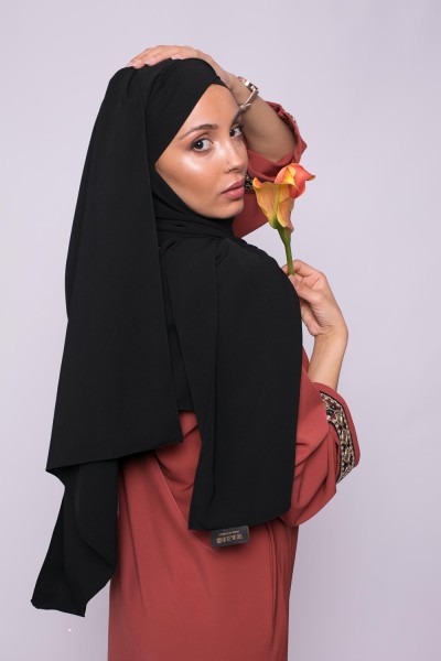 Hijab croisé à nouer soie de médine noir boutique musulmane