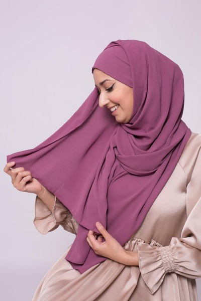 Hijab fertig zum Binden aus Medina-Seide in dunklem Fushia