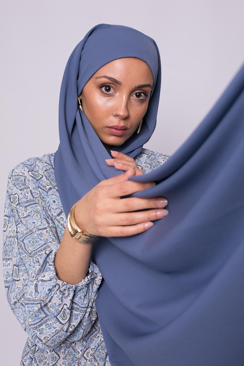 Hijab prêt à nouer soie de médine bleu acier boutique femme musulmane