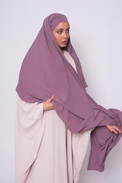 Hijab cruzado de seda ciruela medina