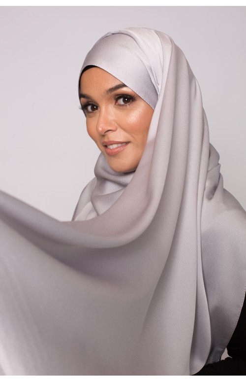 hijab satiné gris perlé