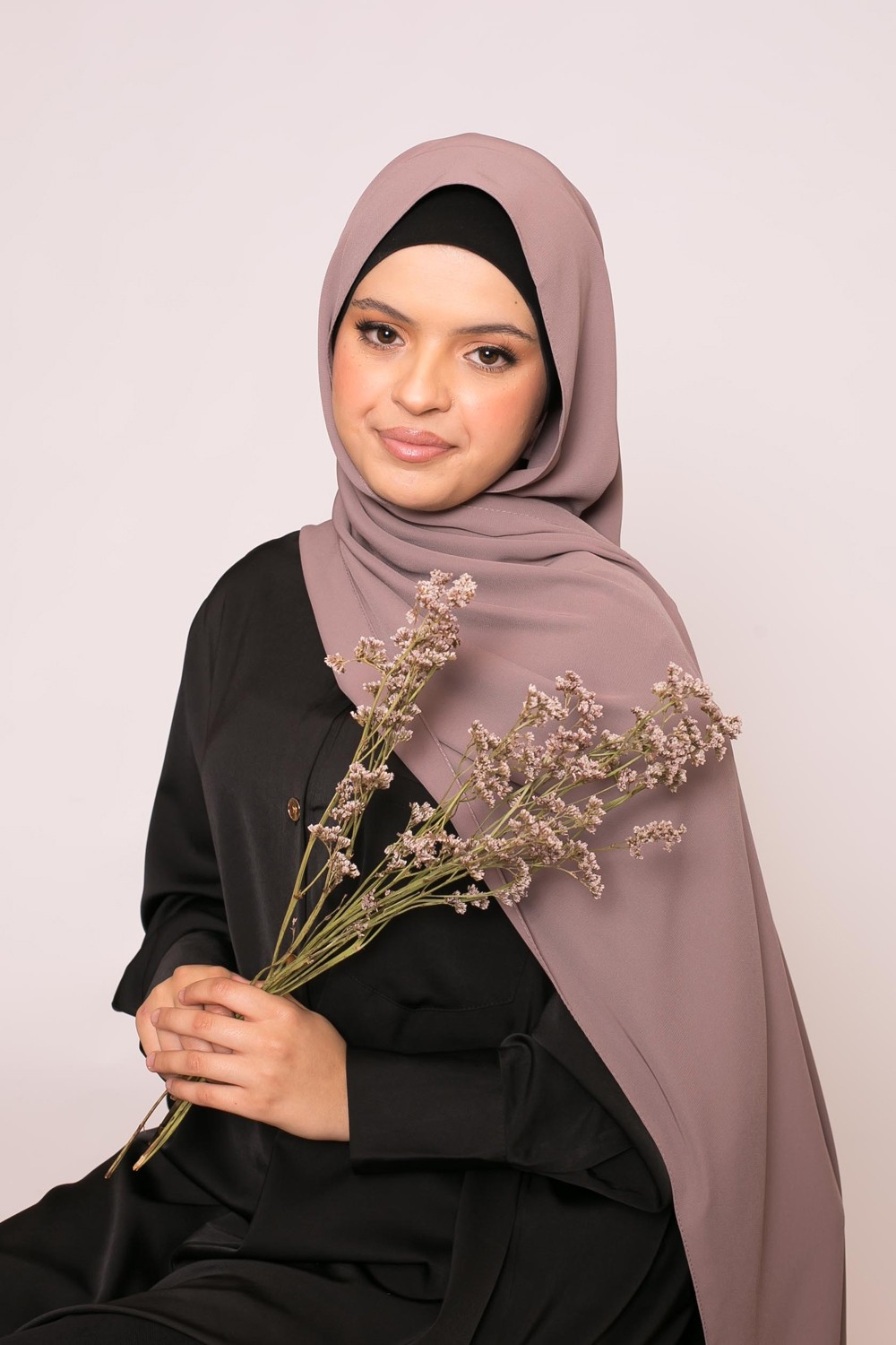Hijab aus Medina-Seide in Dunkeltaupe