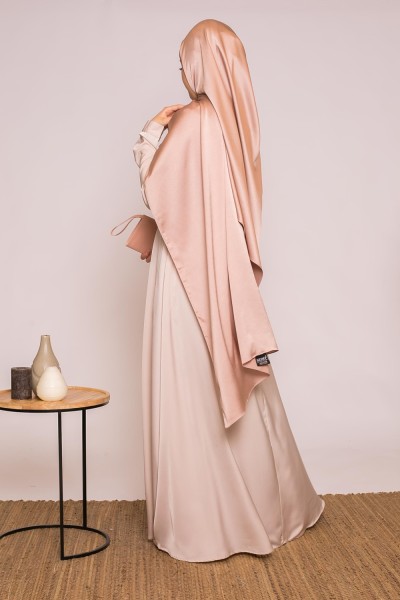 Nudefarbenes Amira-Kleid aus Satin