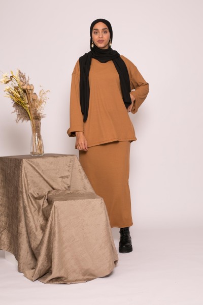 conjunto top y falda oversize camel