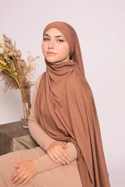 Hijab jersey cruzado lujo suave listo para atar chocolate