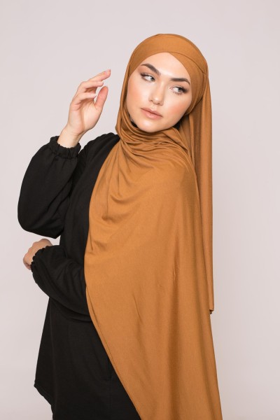 Kamelfarbener Crossover-Hijab aus weichem, luxuriösem Jersey zum Binden