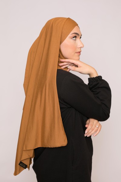 Kamelfarbener Crossover-Hijab aus weichem, luxuriösem Jersey zum Binden