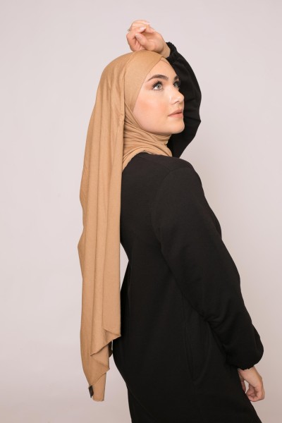 Hijab jersey cruzado lujo suave listo para atar caramelo