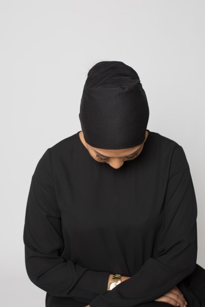 Gorra negra de jersey premium con lazo