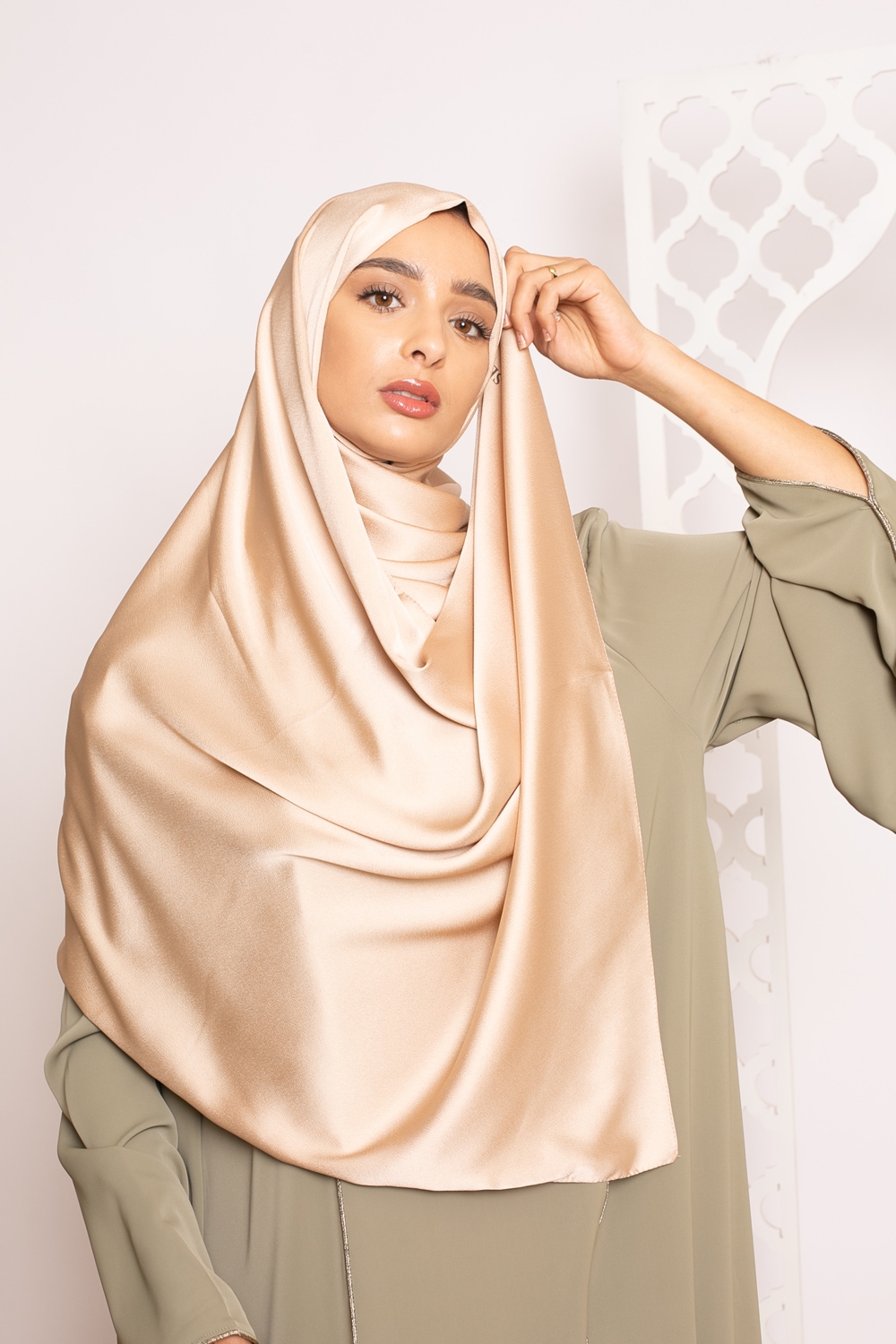 hijab sedef satiné taupe clair doré