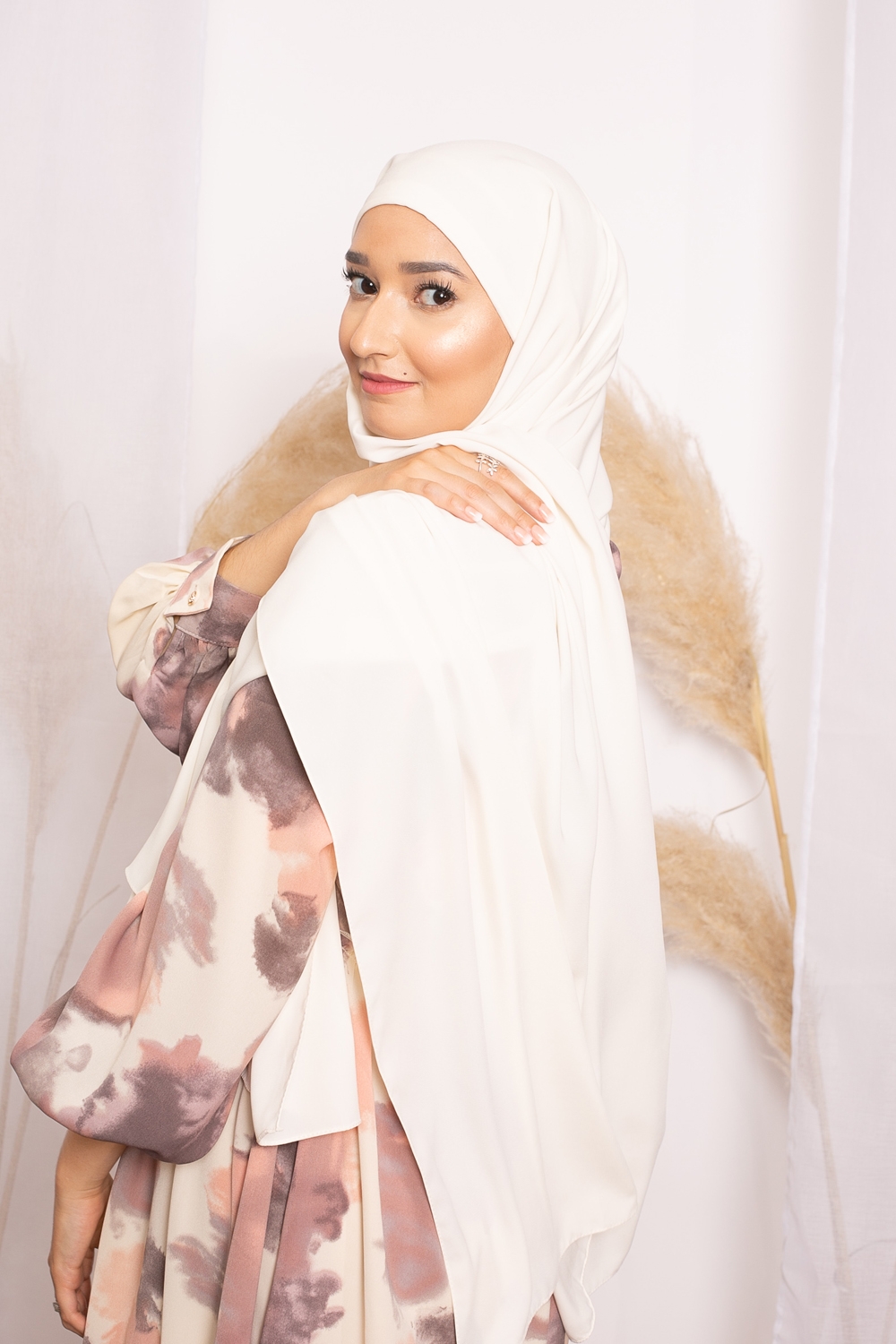 Hijab bonnet intégré soie de médine ivoire