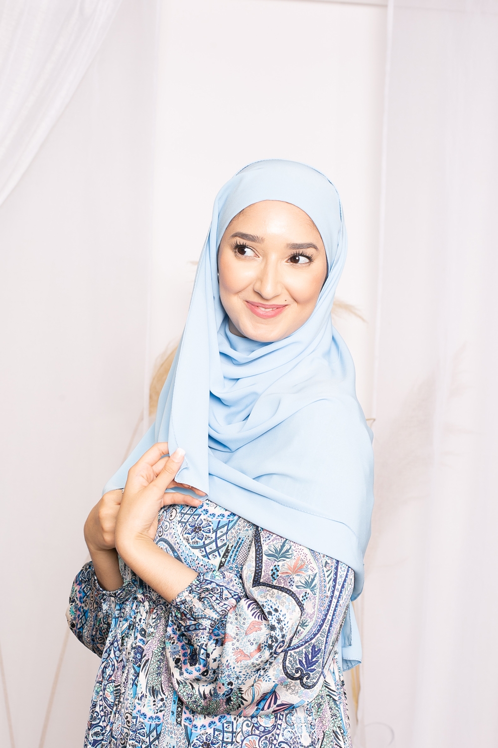 Hijab bonnet intégré soie de médine bleu ciel