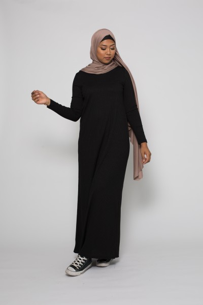 Robe pull noir nouvelle collection automne hiver pour femme hijabi boutique musulmane pas cher et moderne
