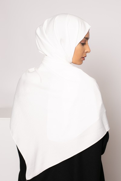 Hijab blanquecino brillante de primera calidad