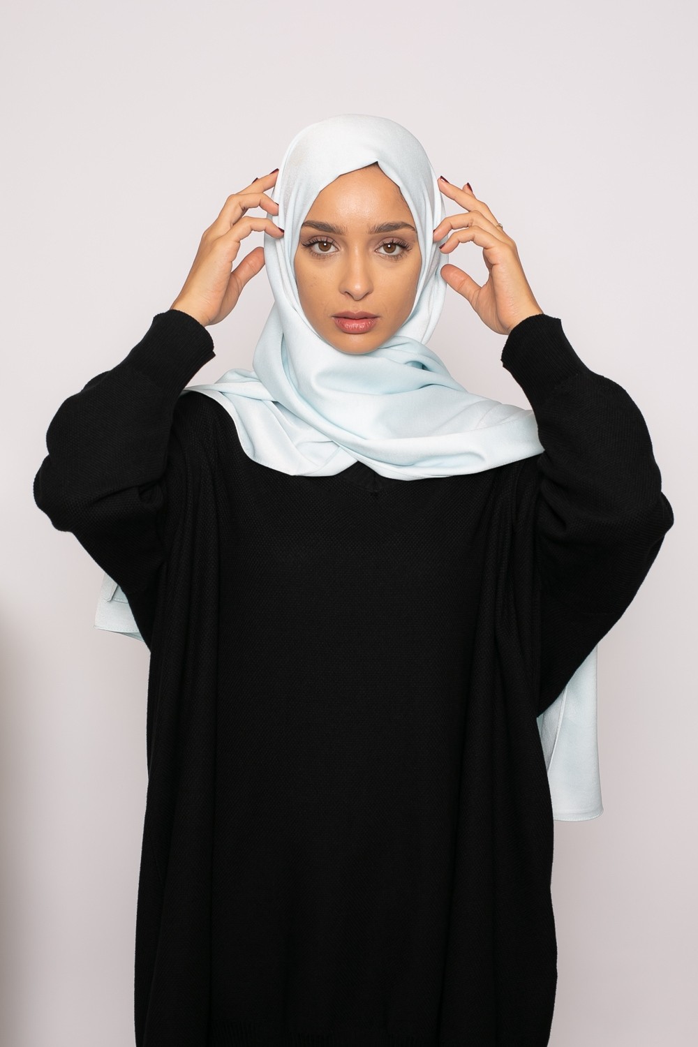 pastellblauer glänzender Premium-Hijab