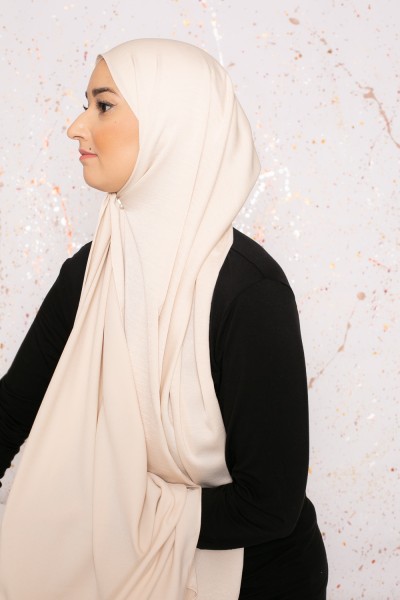 Hochwertiger, glänzender hellbeiger Hijab