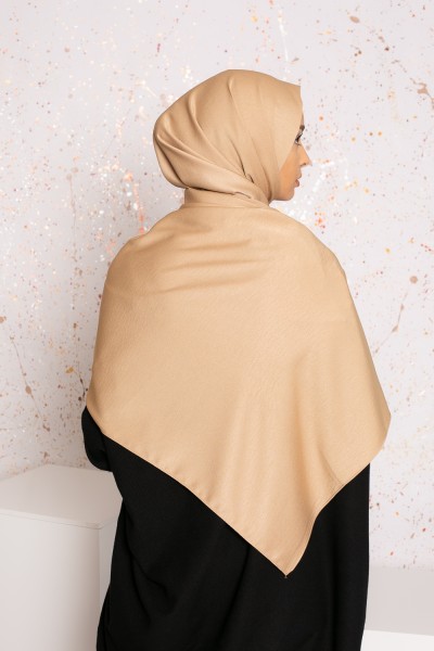 Hochwertiger Hijab aus glänzendem Bernstein
