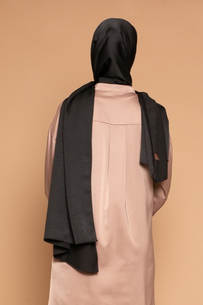 Hochwertiger, glänzender schwarzer Hijab
