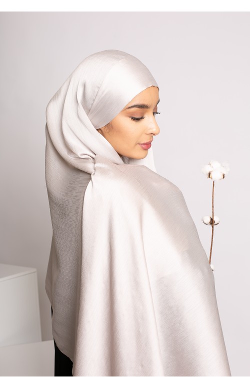 Hijab prêt à nouer satiné plissé gris clair pour fête