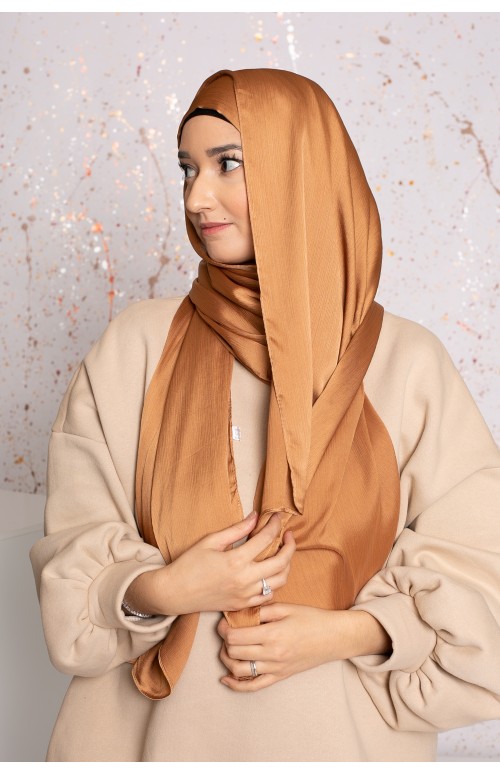 Hijab prêt à nouer satiné plissé cuivre