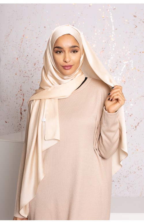 Hijab prêt à nouer satiné plissé beige clair