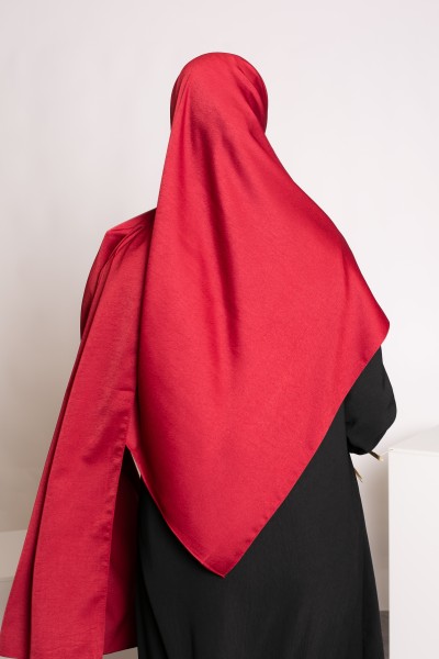 Hochwertiger, glänzender burgunderroter Hijab
