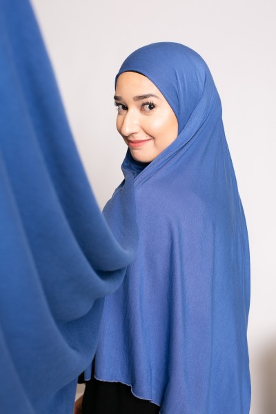 Hijab aus weichem Jersey in Stahlblau