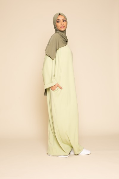 Abaya oversize vert anis pour jeune musulmane moderne