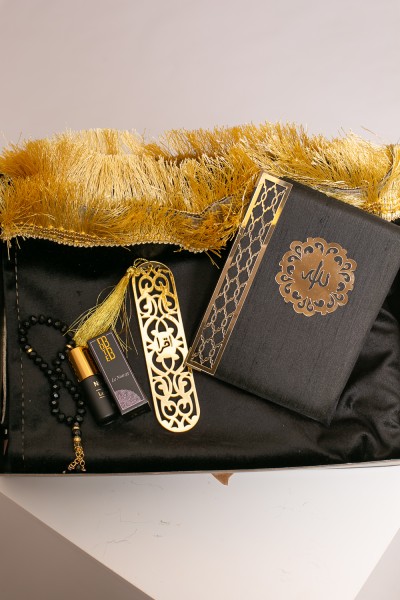Caja de Ramadán negra y dorada.