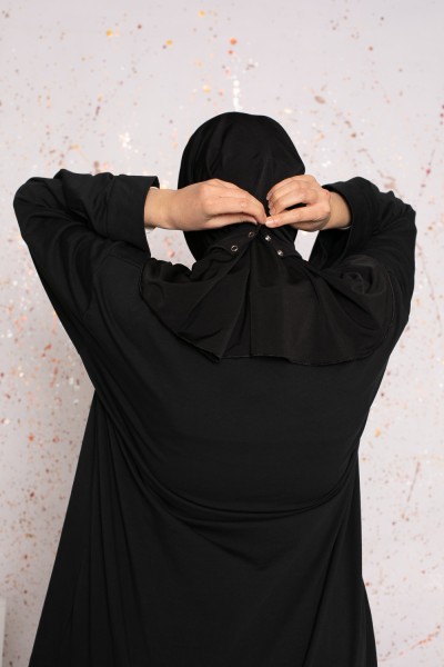 Einfacher schwarzer Hijab