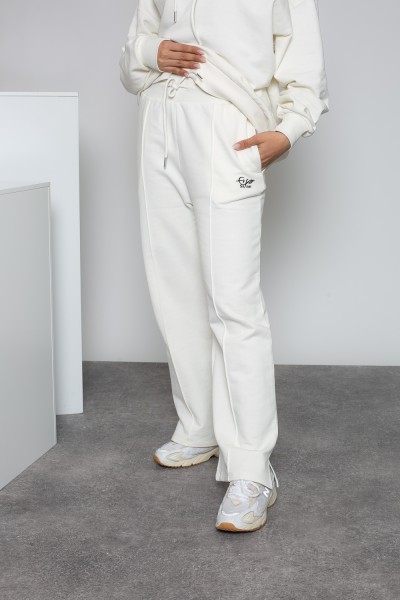 Wide off-white jogging pants