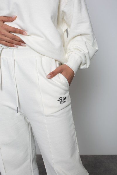 Wide off-white jogging pants