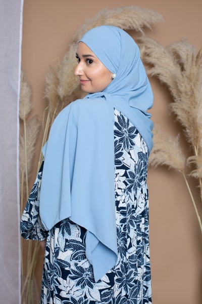 Hijab bereit zum Binden aus hellblauer Medina-Seide