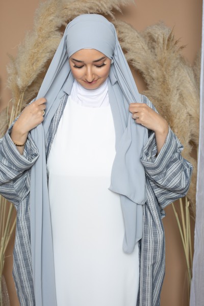 Hijab bereit zum Binden aus hellgrauer Medina-Seide