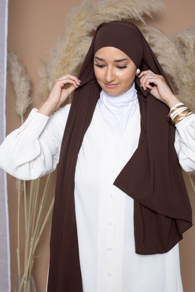 Hijab bereit zum Binden aus brauner Medina-Seide