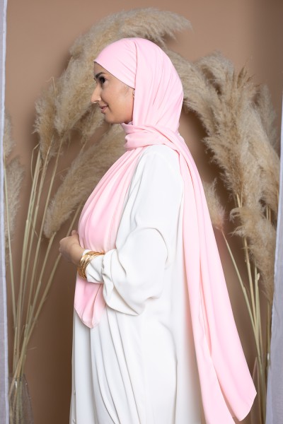 Hijab bereit zum Binden aus lachsrosa Medina-Seide