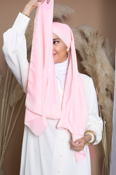 Hijab bereit zum Binden aus lachsrosa Medina-Seide