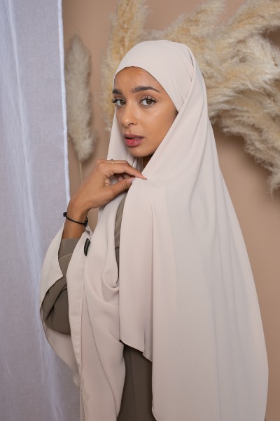 Hijab bereit zum Binden aus beigefarbener Medina-Seide