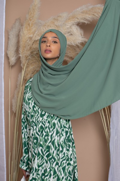 Hijab bereit zum Binden aus grüner Medina-Seide