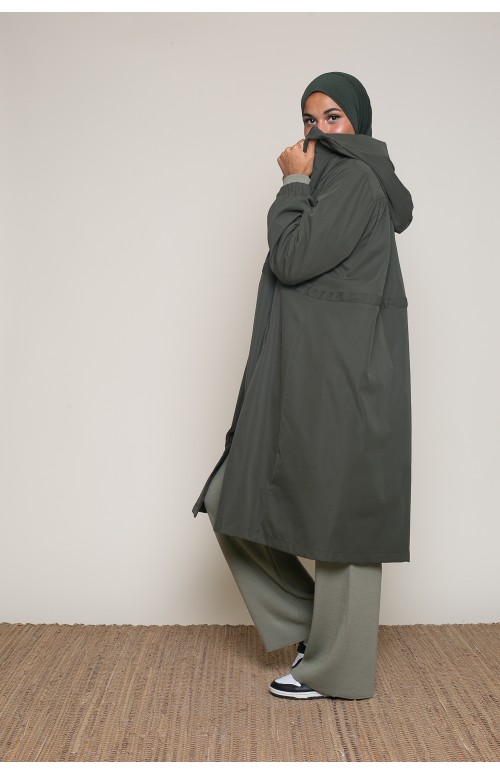 trench long évasée kaki pour femme musulmane. Boutique hijab moderne.