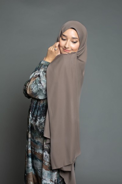 Medina silk hijab dark taupe 4
