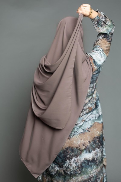 Hijab soie de Médine taupe foncé 4
